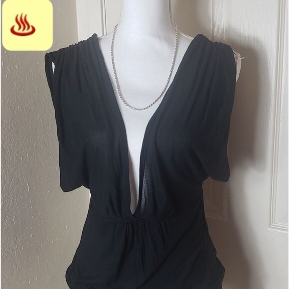 zinc Tops - Rayon sleeveless V neck fitted blouse